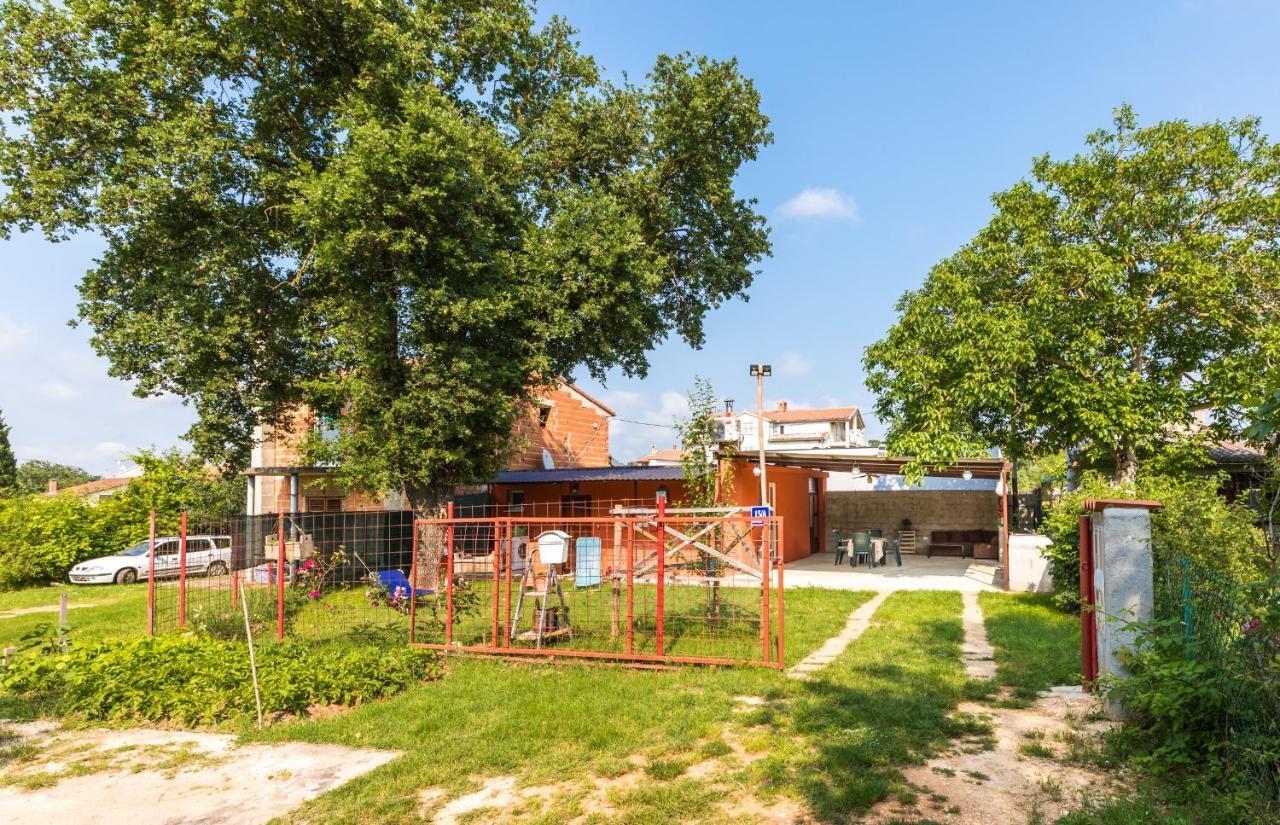 Vacation House "Andy" Pula Exterior photo